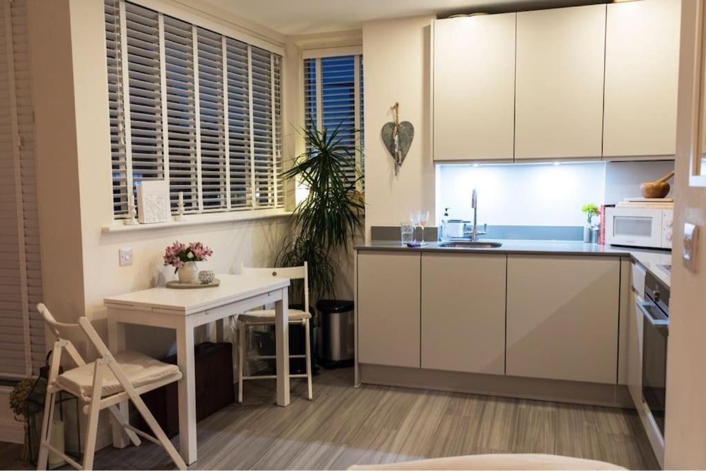 Luxury Modern Apt With Parking On Leigh Broadway Leilighet Eksteriør bilde