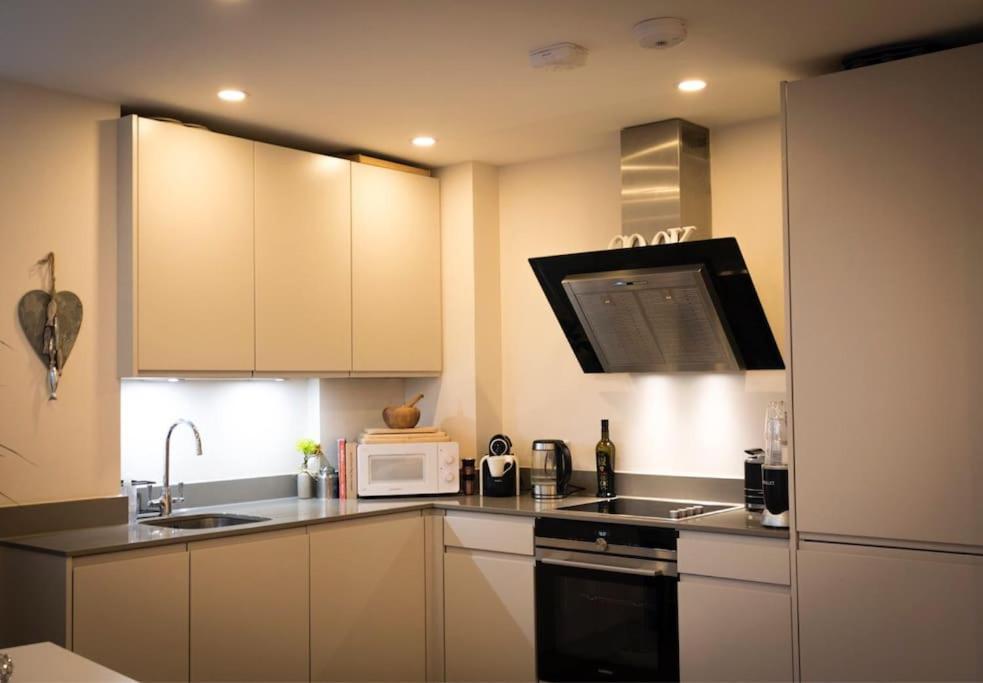 Luxury Modern Apt With Parking On Leigh Broadway Leilighet Eksteriør bilde