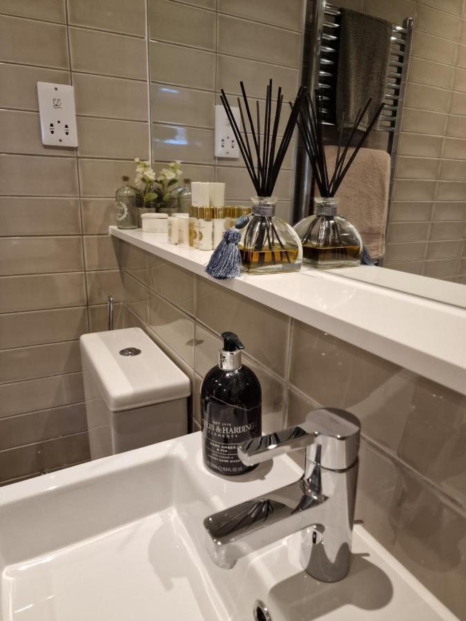Luxury Modern Apt With Parking On Leigh Broadway Leilighet Eksteriør bilde